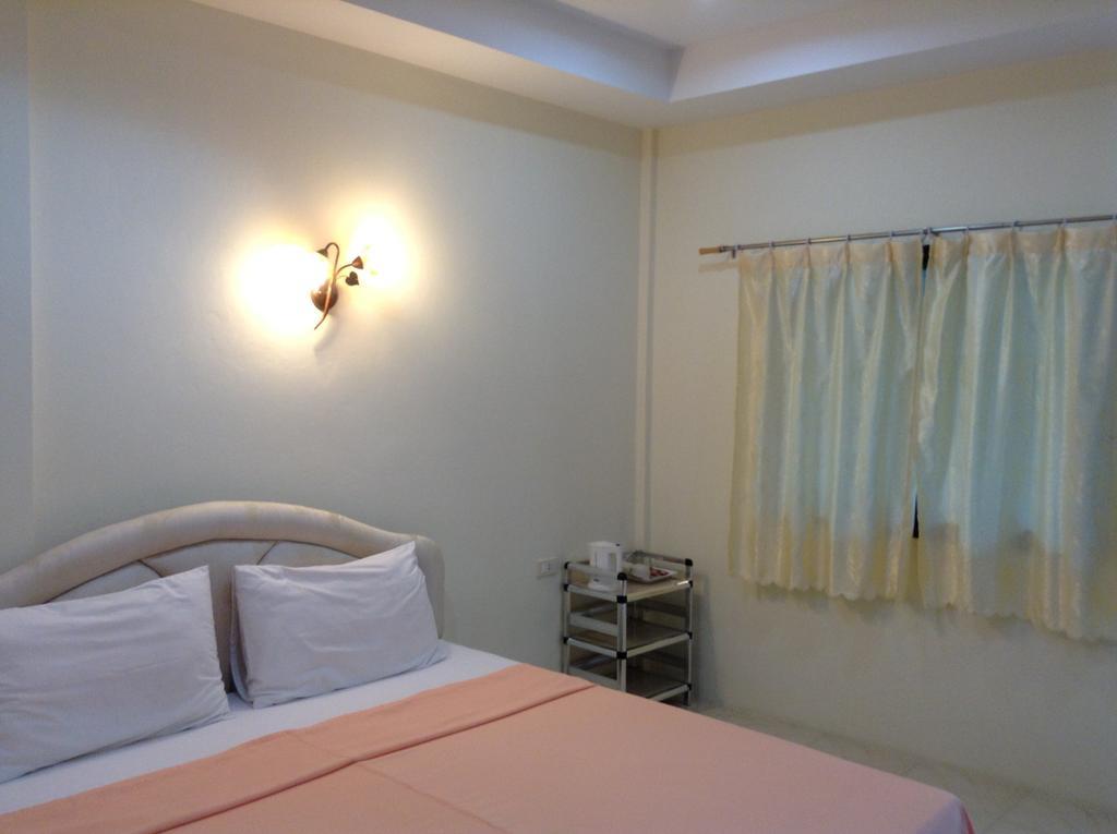 Wattana Bungalow Hotel Nai Yang Room photo